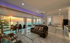 Stunning Beachfront View Luxurious Apartment 40
