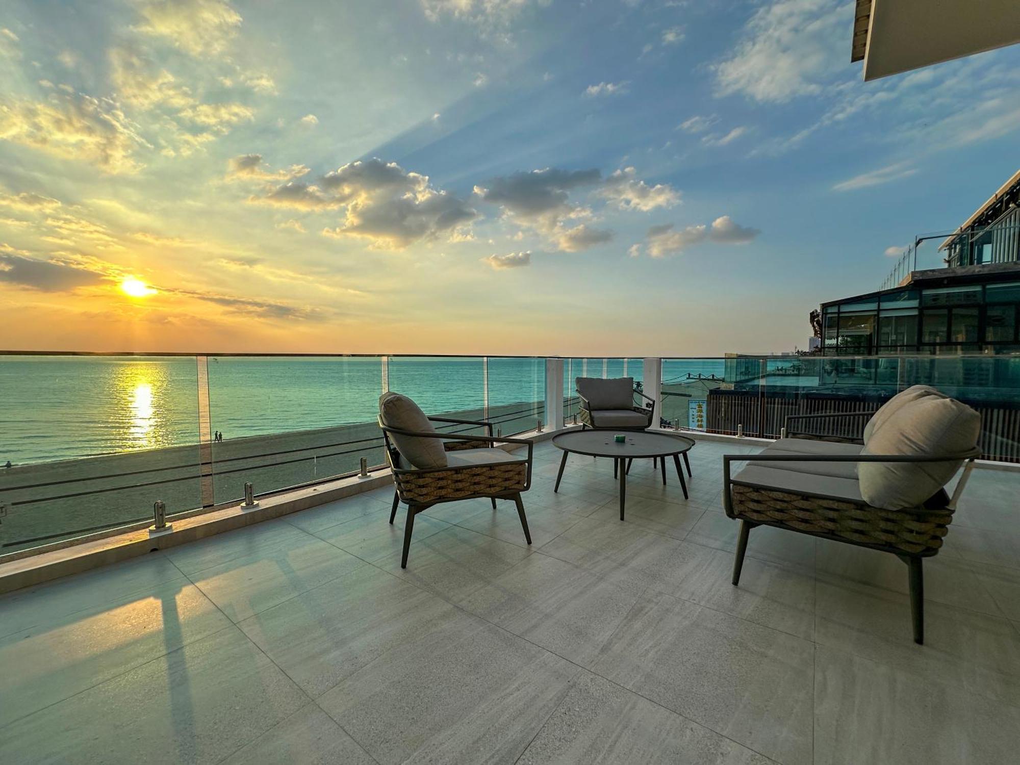 Stunning Beachfront View Luxurious Apartment 40 Jomtien Beach Exterior photo