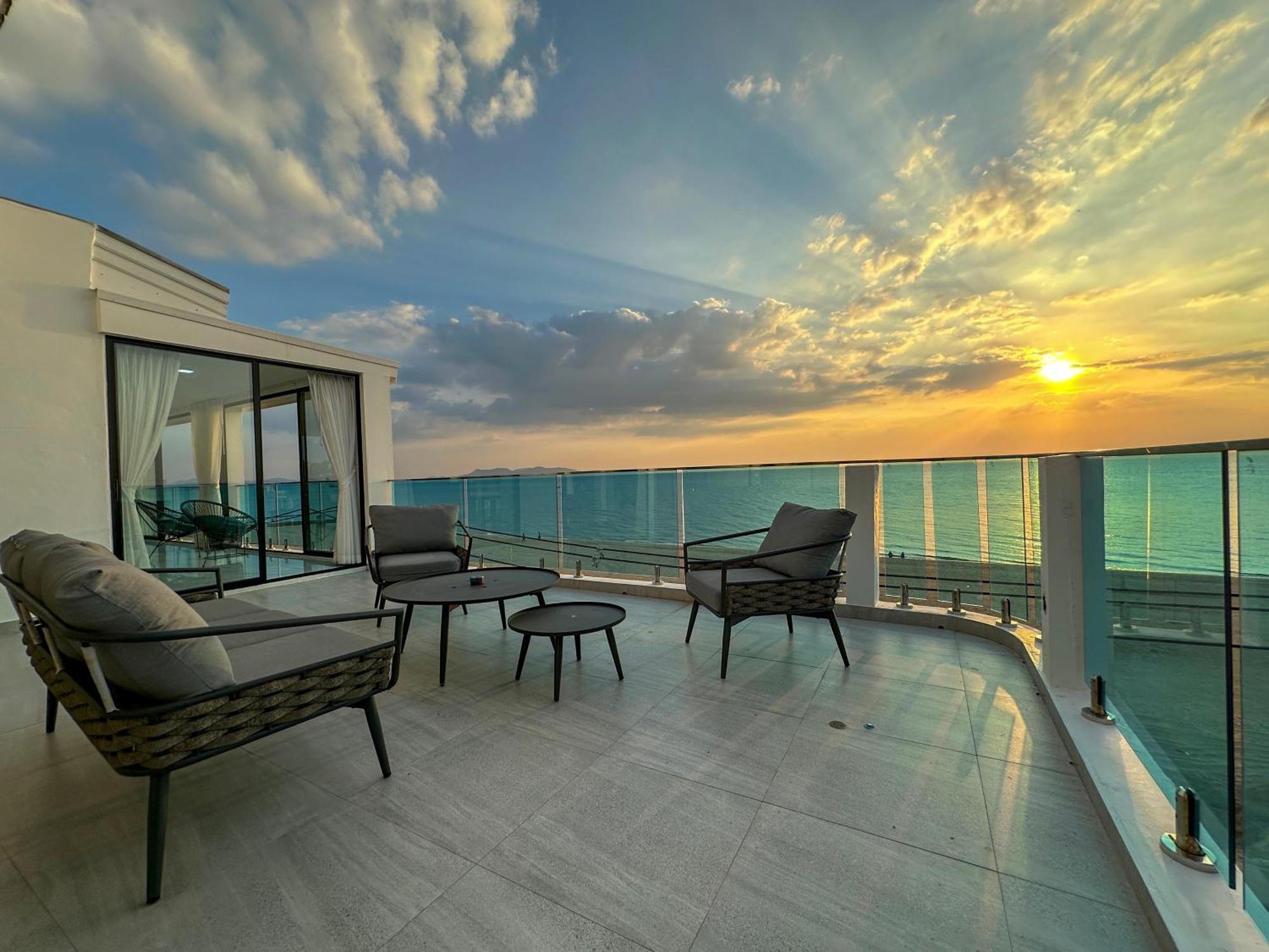 Stunning Beachfront View Luxurious Apartment 40 Jomtien Beach Exterior photo